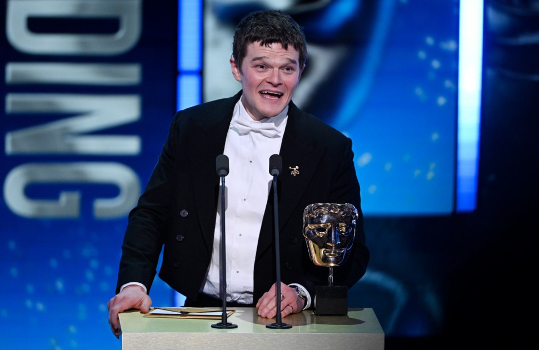 Robert aramayo gewinnt bafta-auszeichnung als bester hauptdarsteller