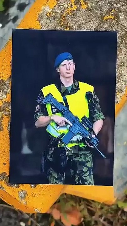 Ils font un joli cadeau à ce gardien très concentré dans son travail