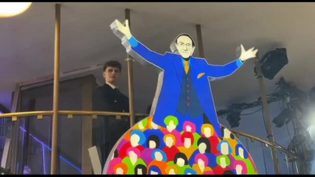 Sanremo, inaugurata all'Ariston opera luminosa dedicata a Pippo Baudo