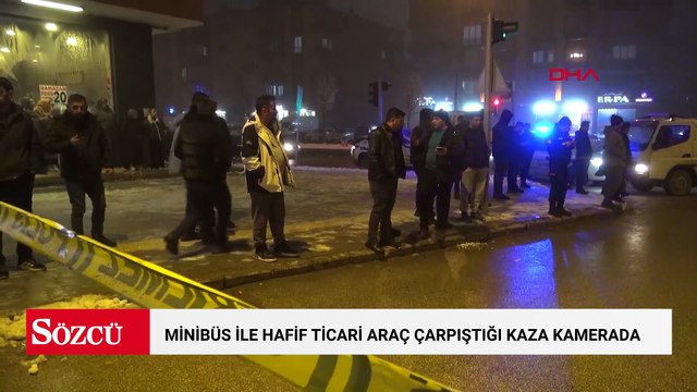 Minibüs ile hafif ticari araç çarpıştığı kaza kamerada; 2 yaralı
