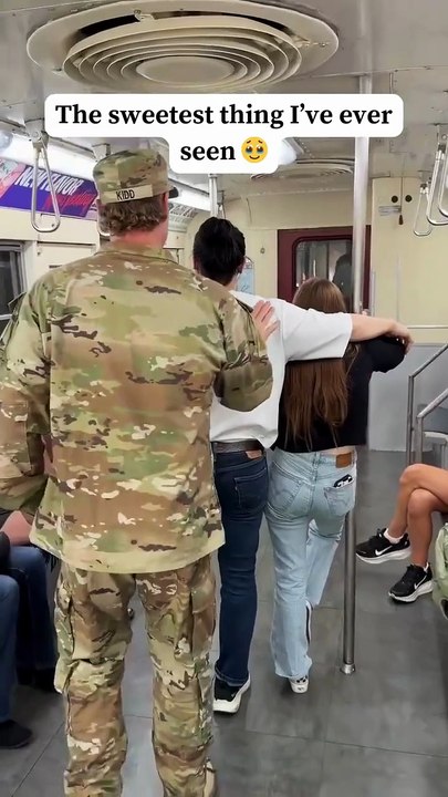 Two brothers met on the train today! What a beautiful reunion!😭😭🥺