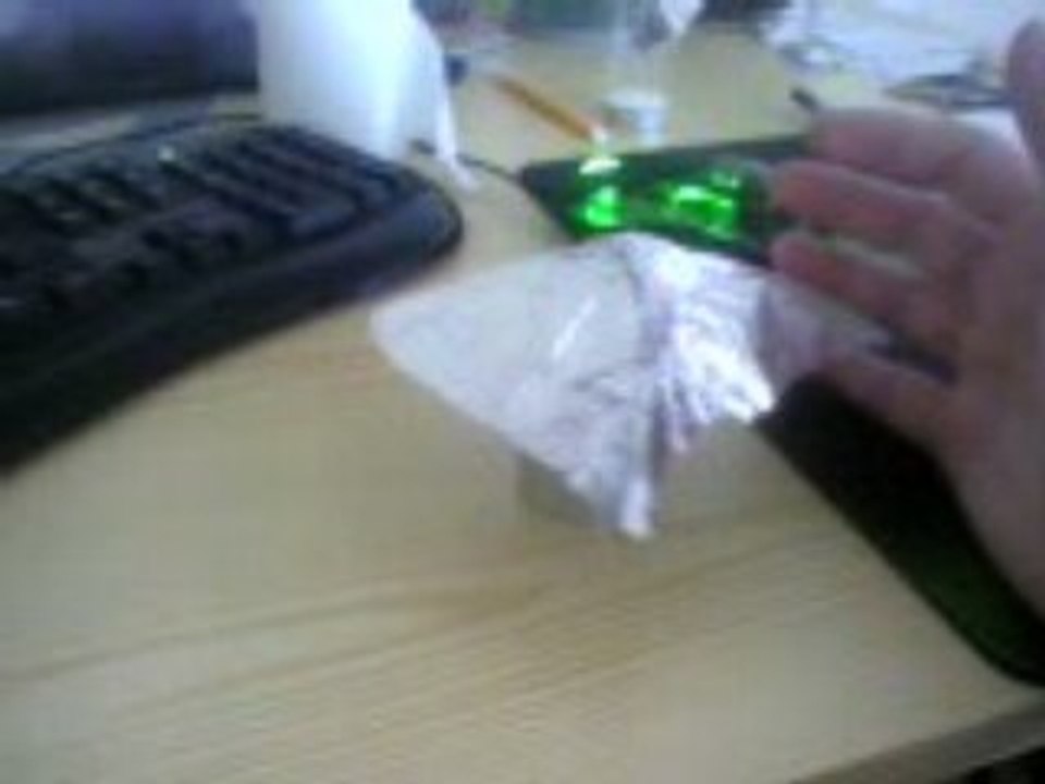 Télékinésie sur une pyramide en alu