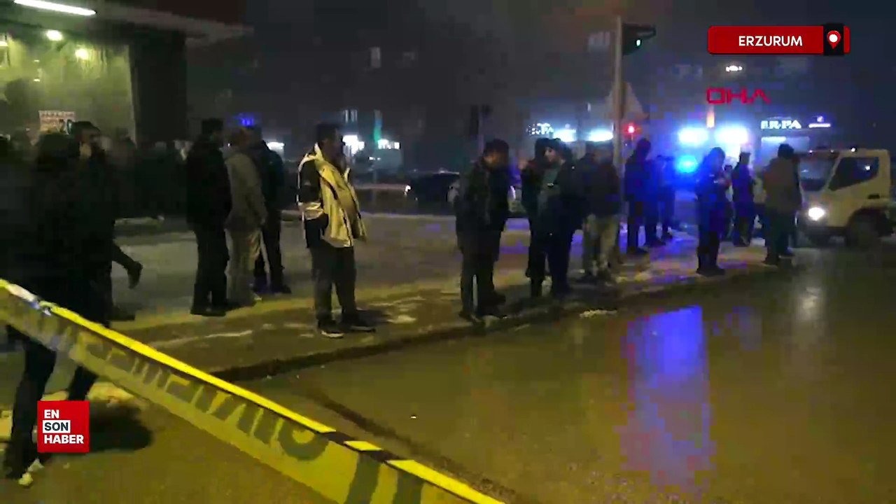 Erzurum'da minibüs ile hafif ticari araç çarpıştığı kaza