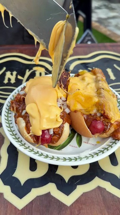 Chili Dogs with homemade Texas No Meat Chili #hotdogs #chilidogs