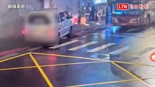 北市清晨廂型車衝人行道！駕駛不治 路人2傷