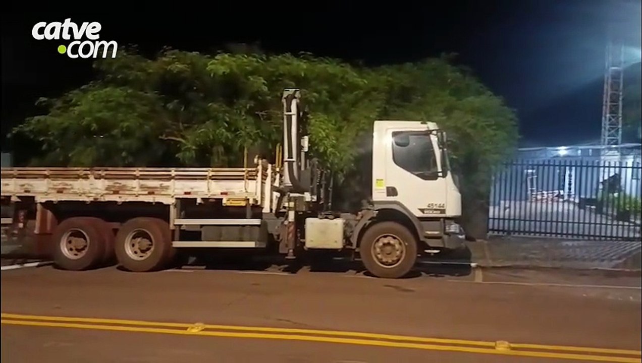 Caminhão furtado em São Paulo é encontrado escondido em galpão às margens da BR-163