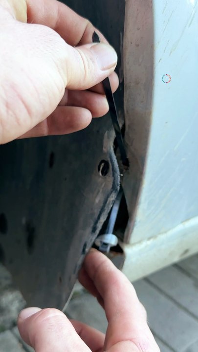 Stabilize car parts using a zip tie🛠️