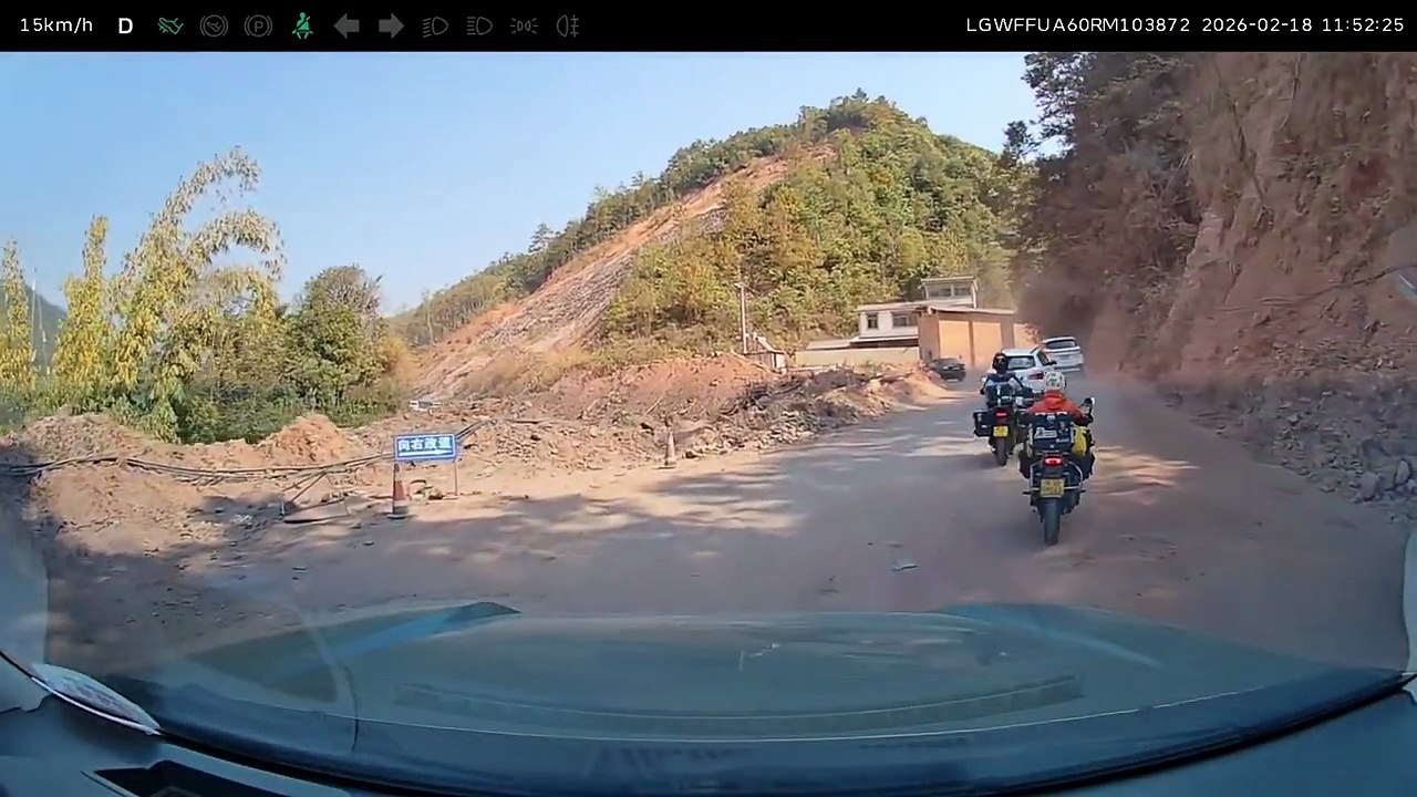 Adventure Bike: Dashcam zeigt dramatischen Unfall am Hang