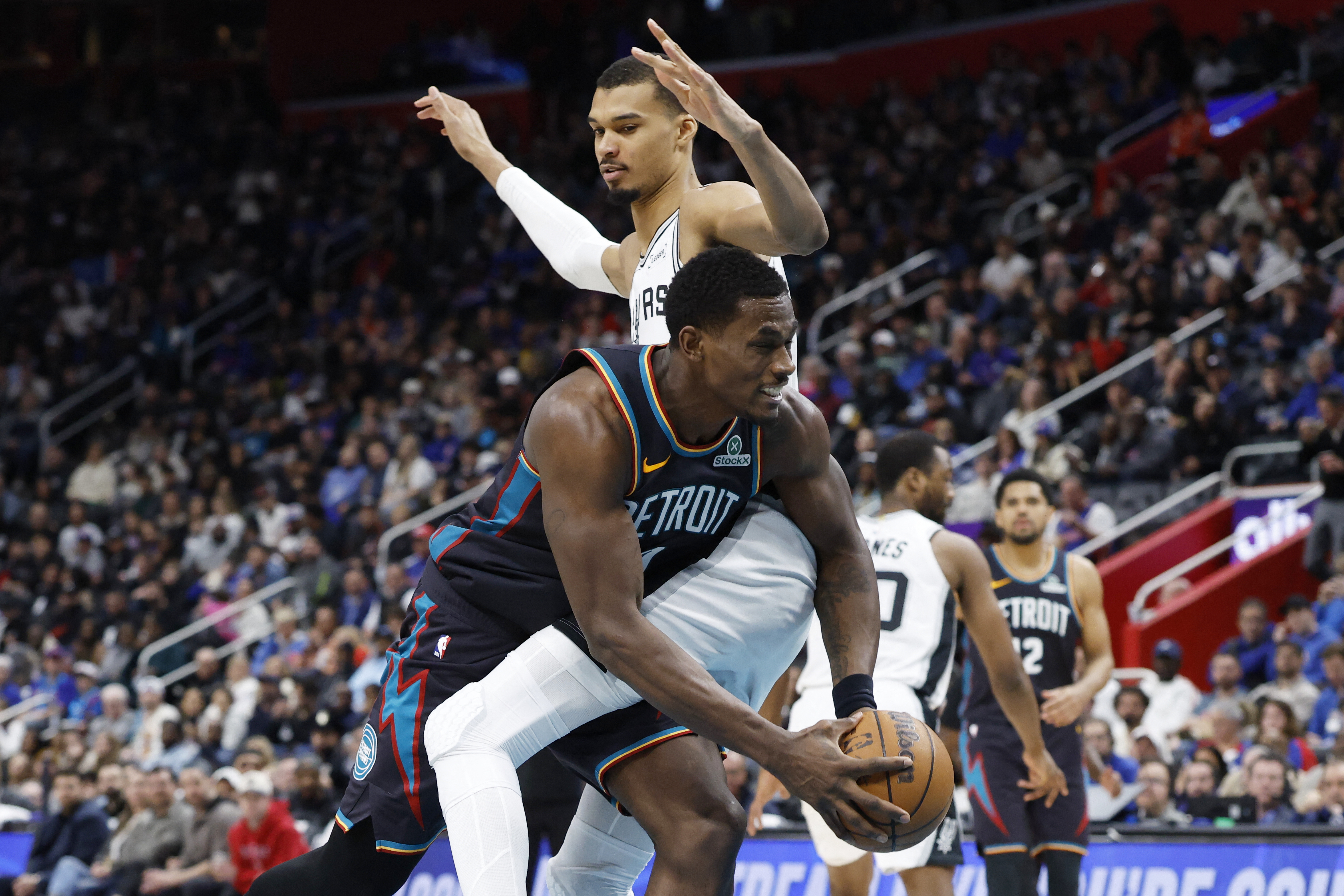 NBA : Wembanyama et les Spurs frappent un grand coup chez les Pistons