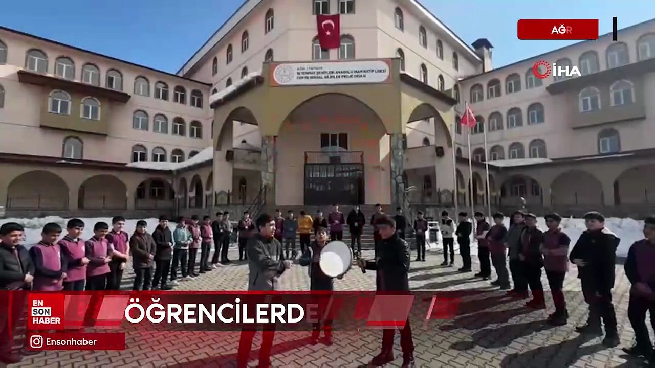Ağrı'da Kâbe’de Hacılar ilahisi okul bahçesinde hep bir ağızdan söylendi