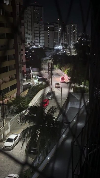 Moradores do Costa Azul voltam a registrar troca de tiros entre criminosos: "Foi de fuzil"