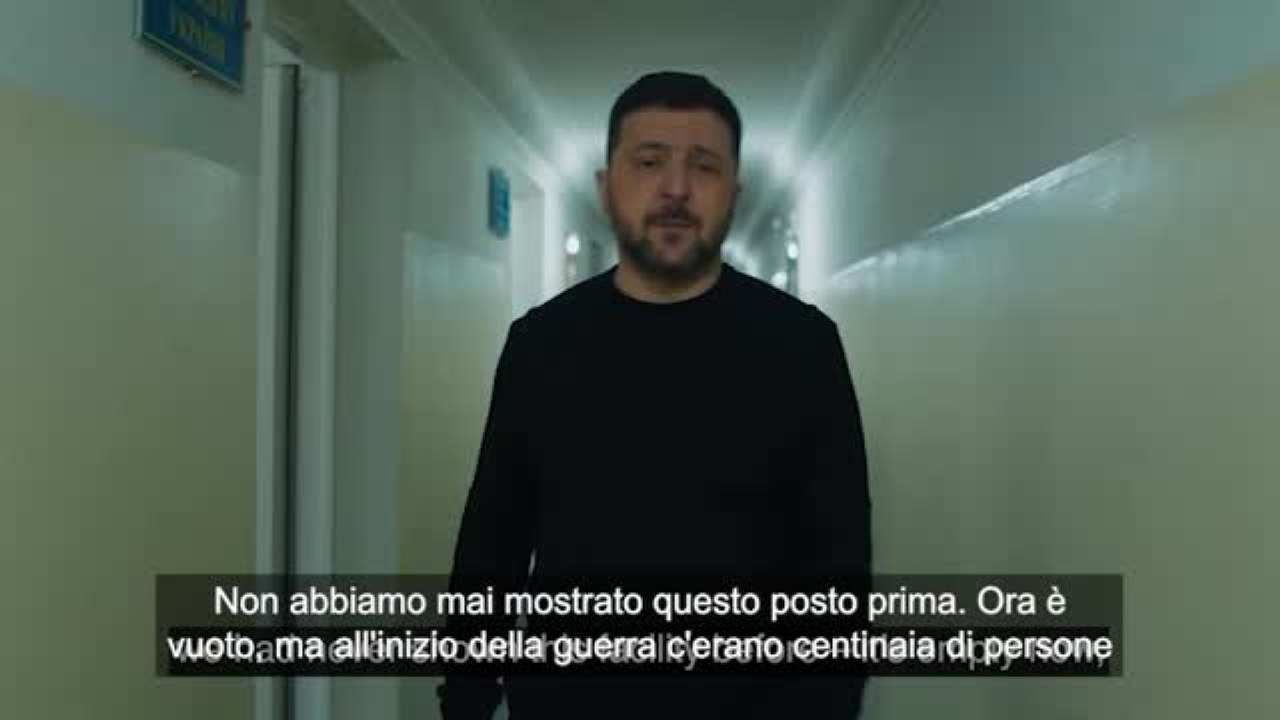 Zelensky mostra per la prima volta il bunker di via Bankova: «Qui all'inizio della guerra c'erano centinaia di ucraini»