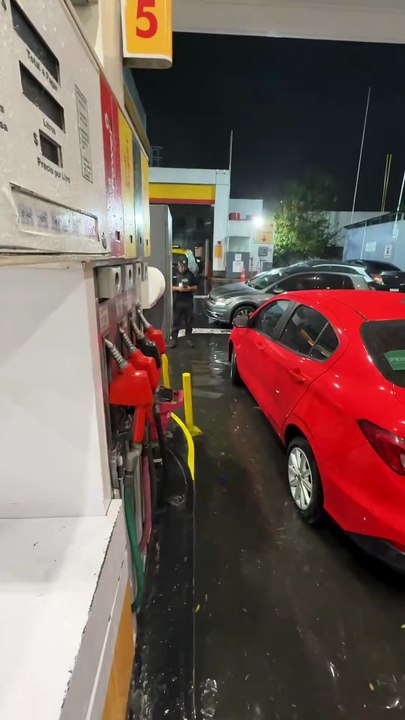 Autos bajo el agua y calles inundadas en el AMBA: hasta cuándo seguirán las lluvias