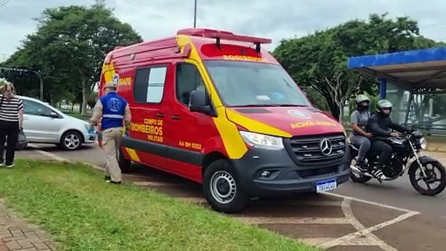 Mulher é atropelada na Avenida Tancredo Neves, em Cascavel