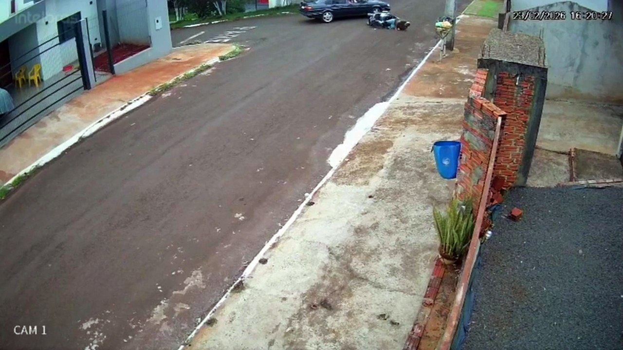 Carro atinge cadeirante em cruzamento de Cambira