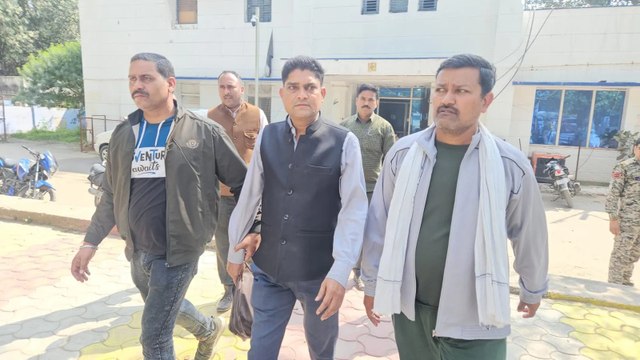 एक हजार की रिश्वत लेते हुए राजस्व निरीक्षक को लोकायुक्त ने पकड़ा