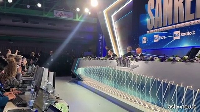 Sanremo, Conti scherza: Yaman più abbronzato ma vinco sul fisico