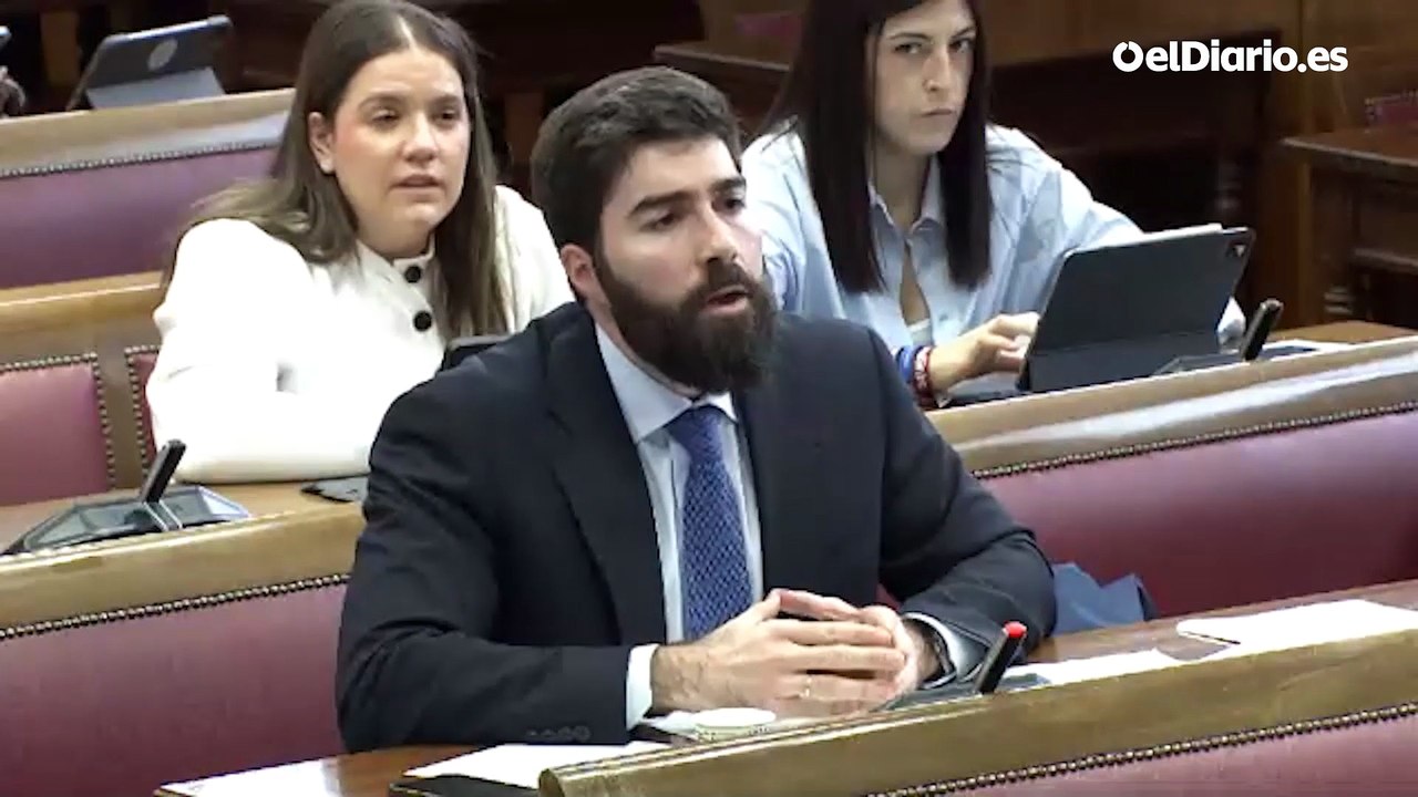 Vox amenaza al presidente de RTVE con echarlo a patadas y él responde: "Ese toque melodramático ayuda a hacer esto más llevadero"