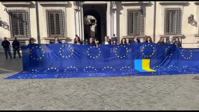 Flash mob davanti Palazzo Chigi: No fly zone sui cieli dell'Ucraina