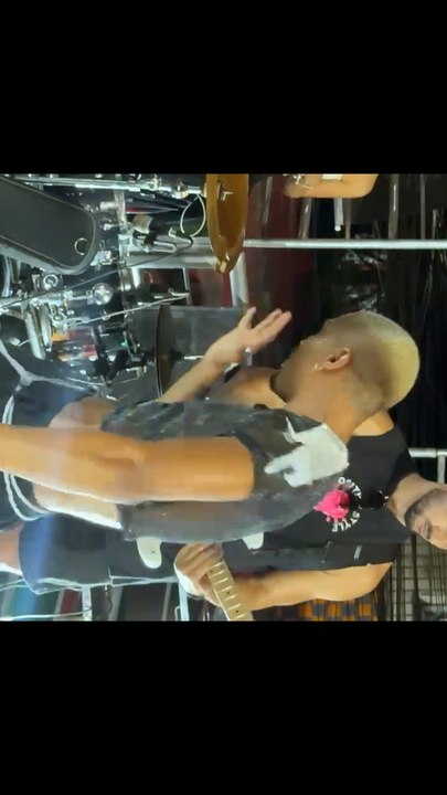 Na terça-feira de Carnaval, 17 de fevereiro, Casali levou toda sua energia e identidade musical ao Carnaval dos Bairros, promovido pelo Governo do Estado da Bahia, no bairro da Liberdade, em Salvador. A cantora baiana se apresentou em um animado trio elét