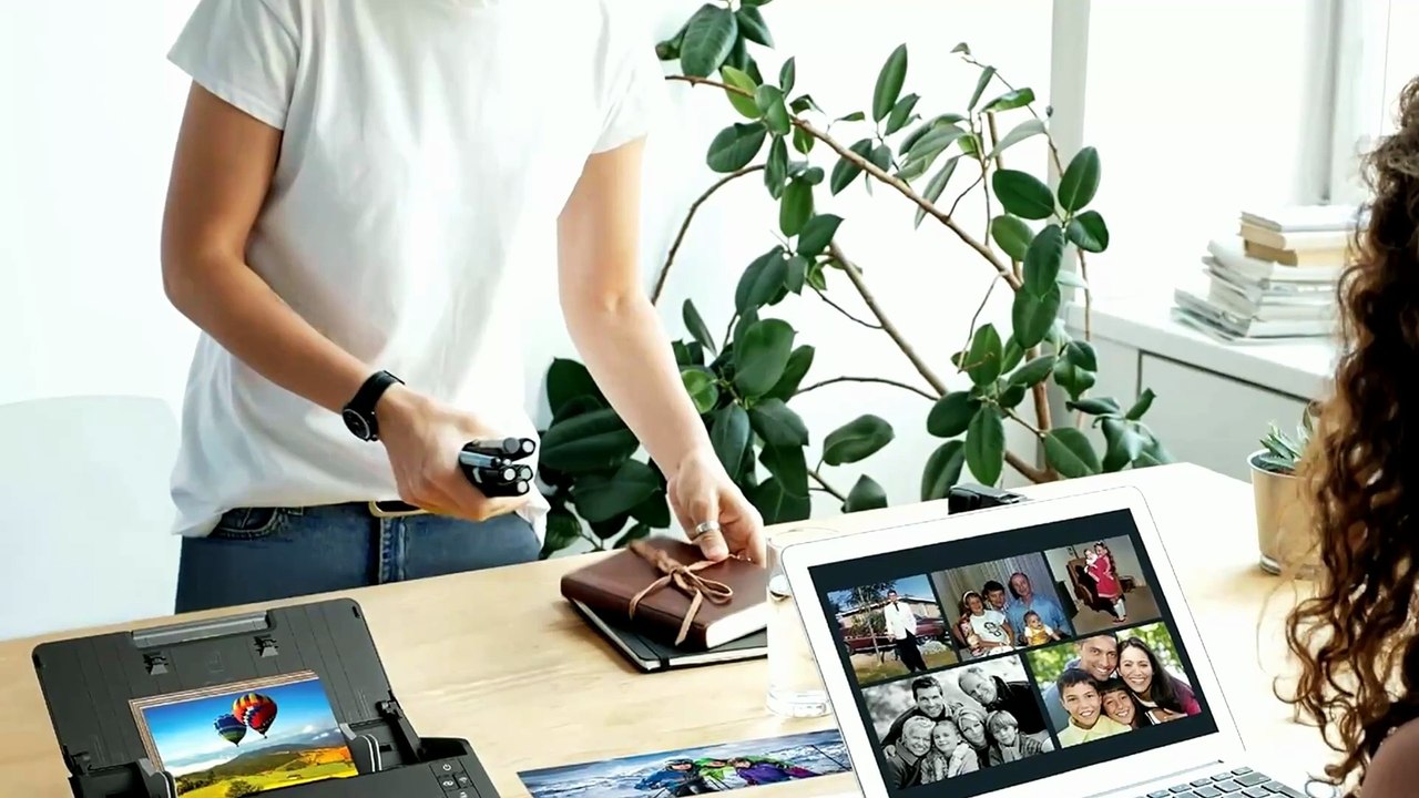 Epson FastFoto FF-680W: World's Fastest Photo Scanner, 1 Sec/Photo, 4.4/5