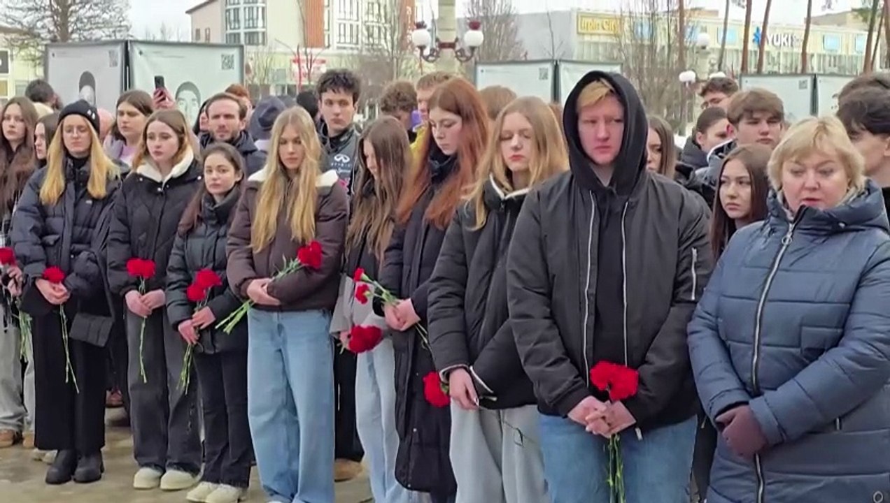 Τέσσερα χρόνια από την εισβολή στην Ουκρανία: Πένθος στην περιοχή του Κιέβου, μάχες στα ανατολικά