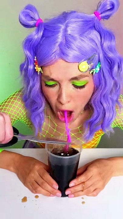 Who needs a straw when you’ve got this trick? 🤯🥤