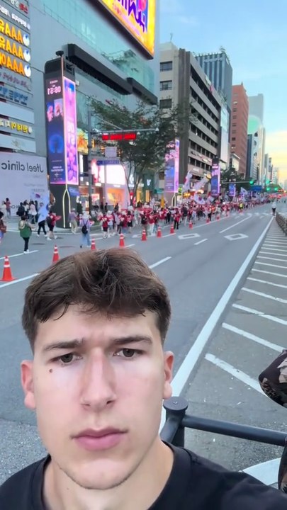 Vlog à Itaewon en Corée du Sud ! 😂😂