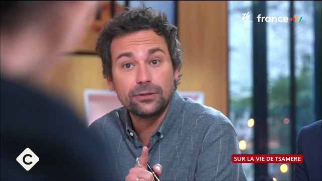 VOICI - Je fais des passes décisives : Arnaud Tsamère évoque sa vie amoureuse douloureuse sur le plateau de C à vous
