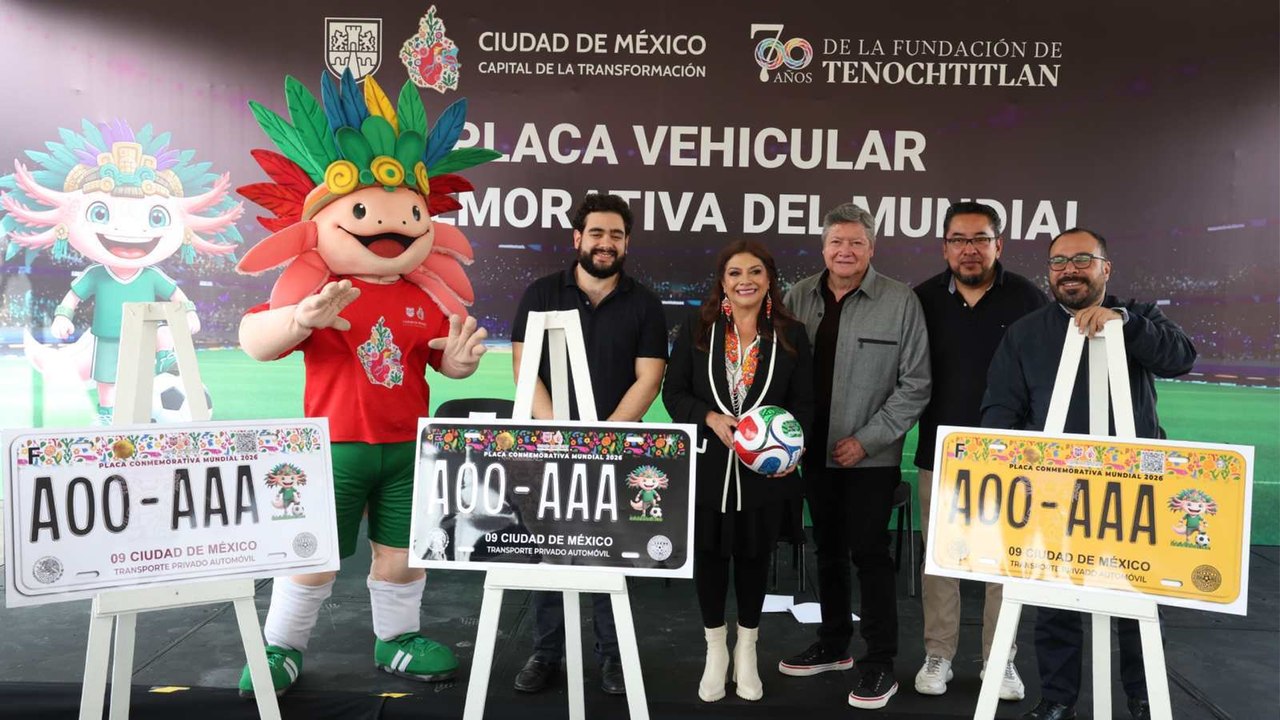 Clara Brugada presume las "placas mundialistas" en CDMX rumbo al Mundial 2026
