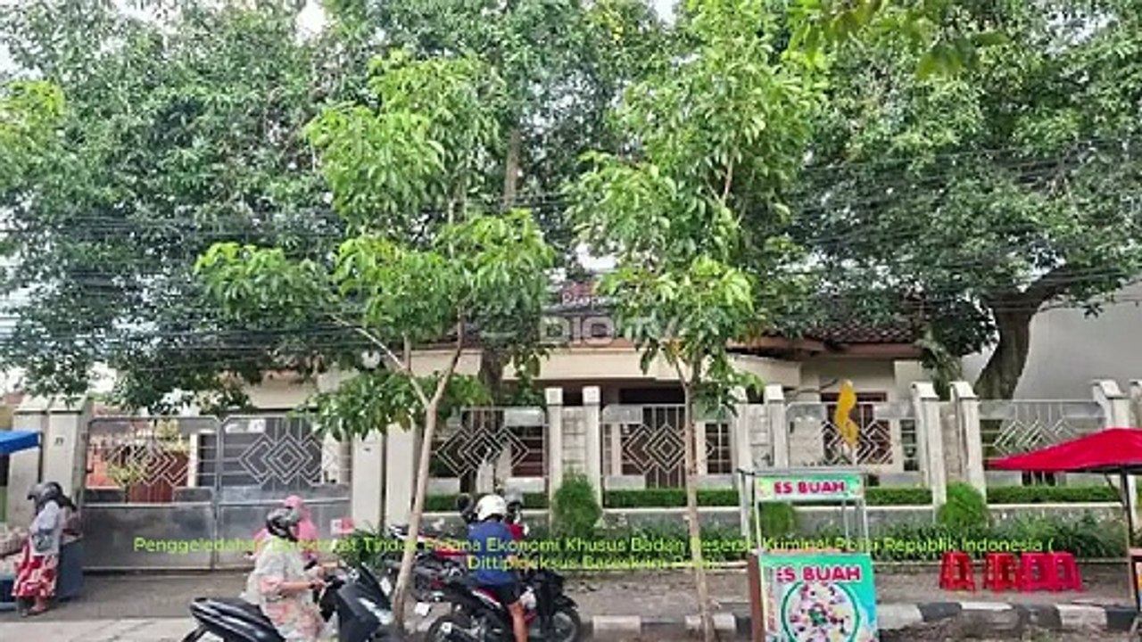 Mitra bisnis Illegal gold mining and trading Siman Bahar Bong Kin Pin dan rumah dan toko emas Tenddy Widjaja digeledah Bareskrim Polri.