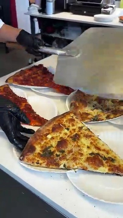 Hot & ready slices 😮‍💨