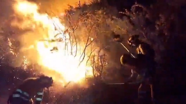 Los delincuentes del mechero provocan 60 incendios simultáneos en Cantabria y Asturias