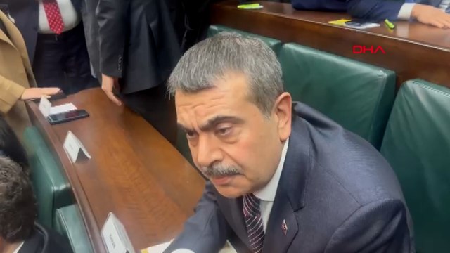 Bakan Tekin gazetecilerin sorularını yanıtladı