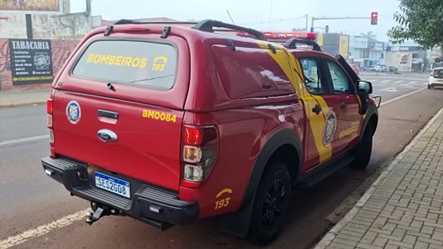 Fogo em entulhos assusta moradores e Corpo de Bombeiros é acionado