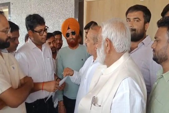 दूषित पेयजल सप्लाई का मामला: कांग्रेसियों ने नगर निगम कार्यालय का किया घेराव