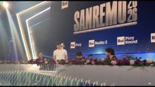 Sanremo, show Leo Gassmann in sala stampa con l'inedito "Oltre"