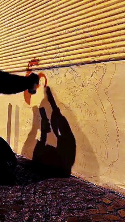 Artista detenido en Polonia por mural de Punch, el macaco japonés, en muro histórico de zoológico