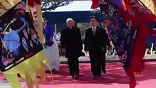 Lula ganha luva de quatro dedos durante visita oficial à Coreia do Sul