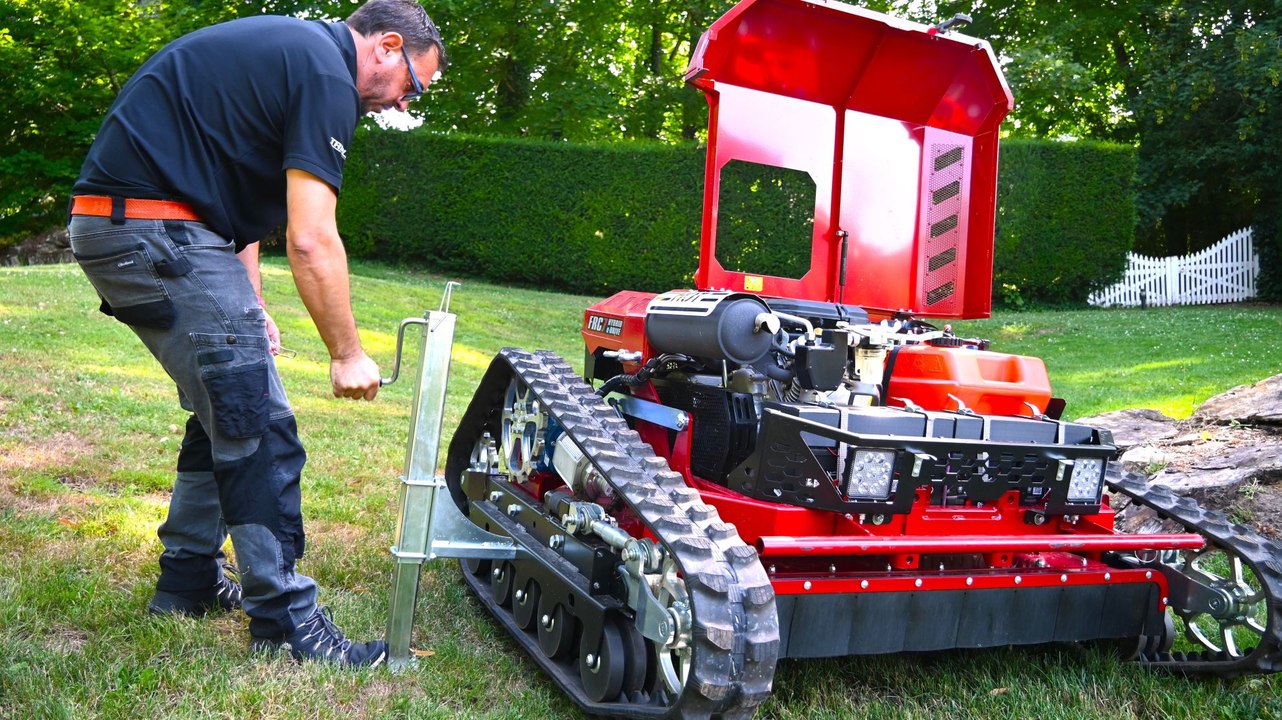 FERRIS FRC7 HYBRID E-DRIVE: un tank de la tonte en pente !
