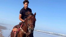 This man rides horse like no one else—you will be amazed while watching!
