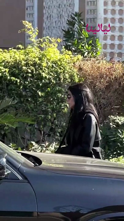 وفاء عامر ورنا رئيس وأيتن عامر في جنازة والد مي عمر