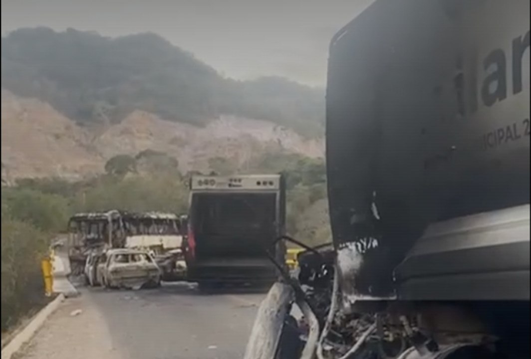 Sicarios de 'El Mencho' y el CJNG queman puente e incomunican a 5 mil personas en comunidades de Puerto Vallarta