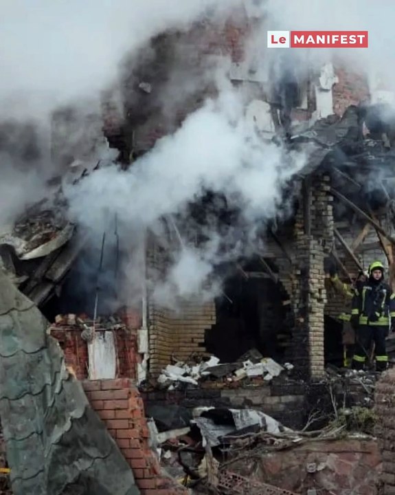 🚨 Kiev sous les frappes, la diplomatie s’accélère. 🤝 Trump et Zelensky misent sur Genève pour ouvrir la voie à la paix. ⚔️ Territoires, prisonniers, sommet décisif… les lignes bougent. 👉 Lisez l’analyse complète.