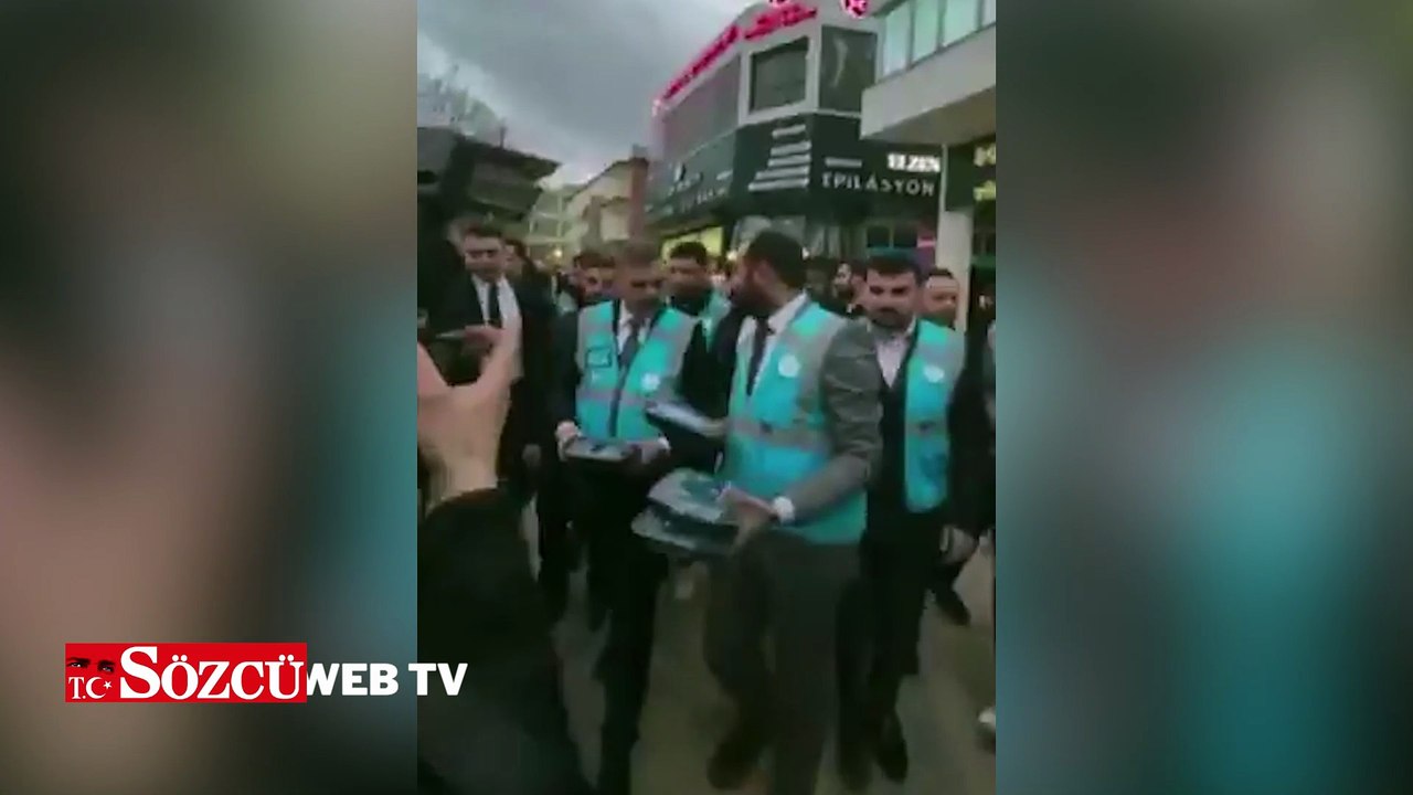 İçişleri Bakanı Çiftçi, AKP Gençlik Kolları yeleğiyle iftarlık dağıttı