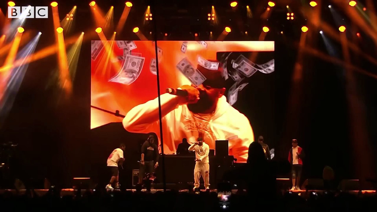 Le Wu-Tang Clan chante "C.R.E.A.M." en live