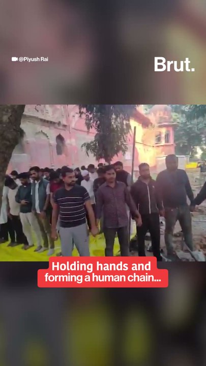 Students form human chain to shield Muslim students in Lucknow University