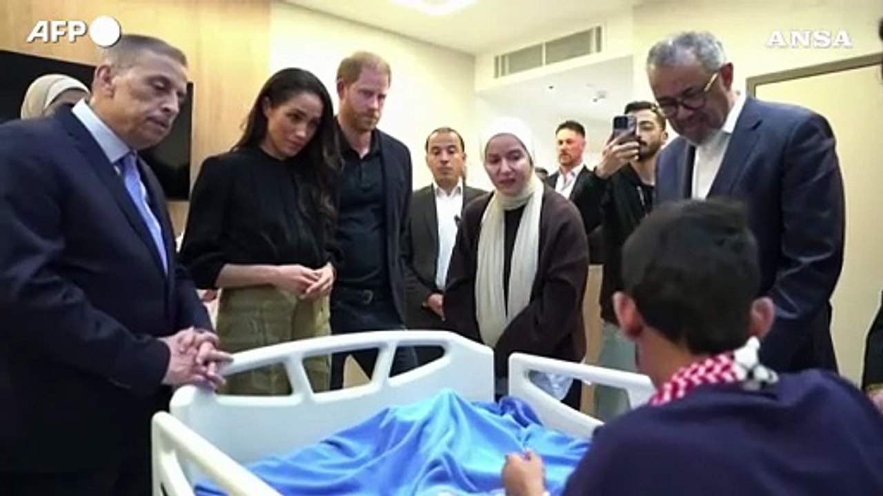 Harry e Meghan in Giordania: l'incontro con i bambini malati di Gaza