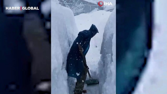 Tunceli'de kar kalınlığı insan boyunu geçti