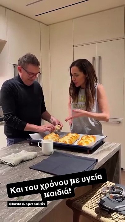 Δέσποινα Βανδή: Έτοιμα τα πρώτα τσουρέκια! Στην κουζίνα με τον  Καπετανίδη – Η viral συνταγή της